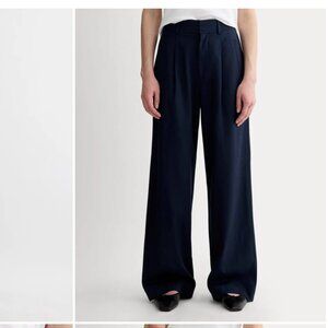 Everlane - The Draper Pleated Pant in Buttersmooth - Navy - Size 6R